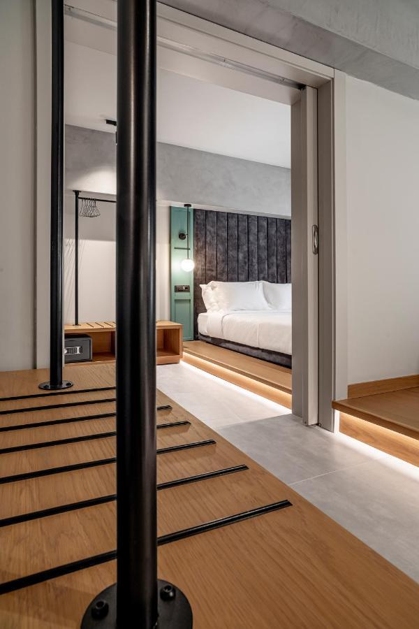 Bob W Akadimia Hotel 4*