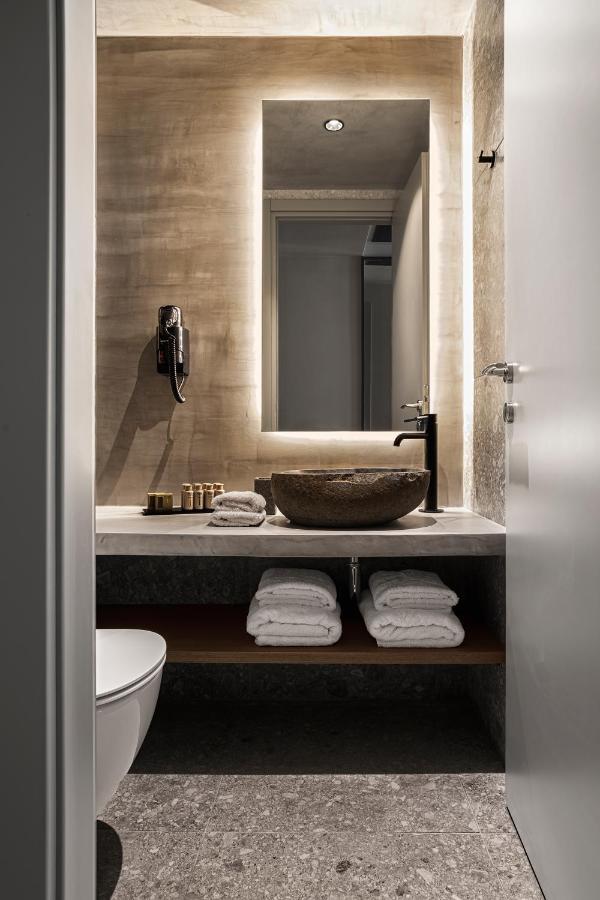 Bob W Akadimia Hotel 4*