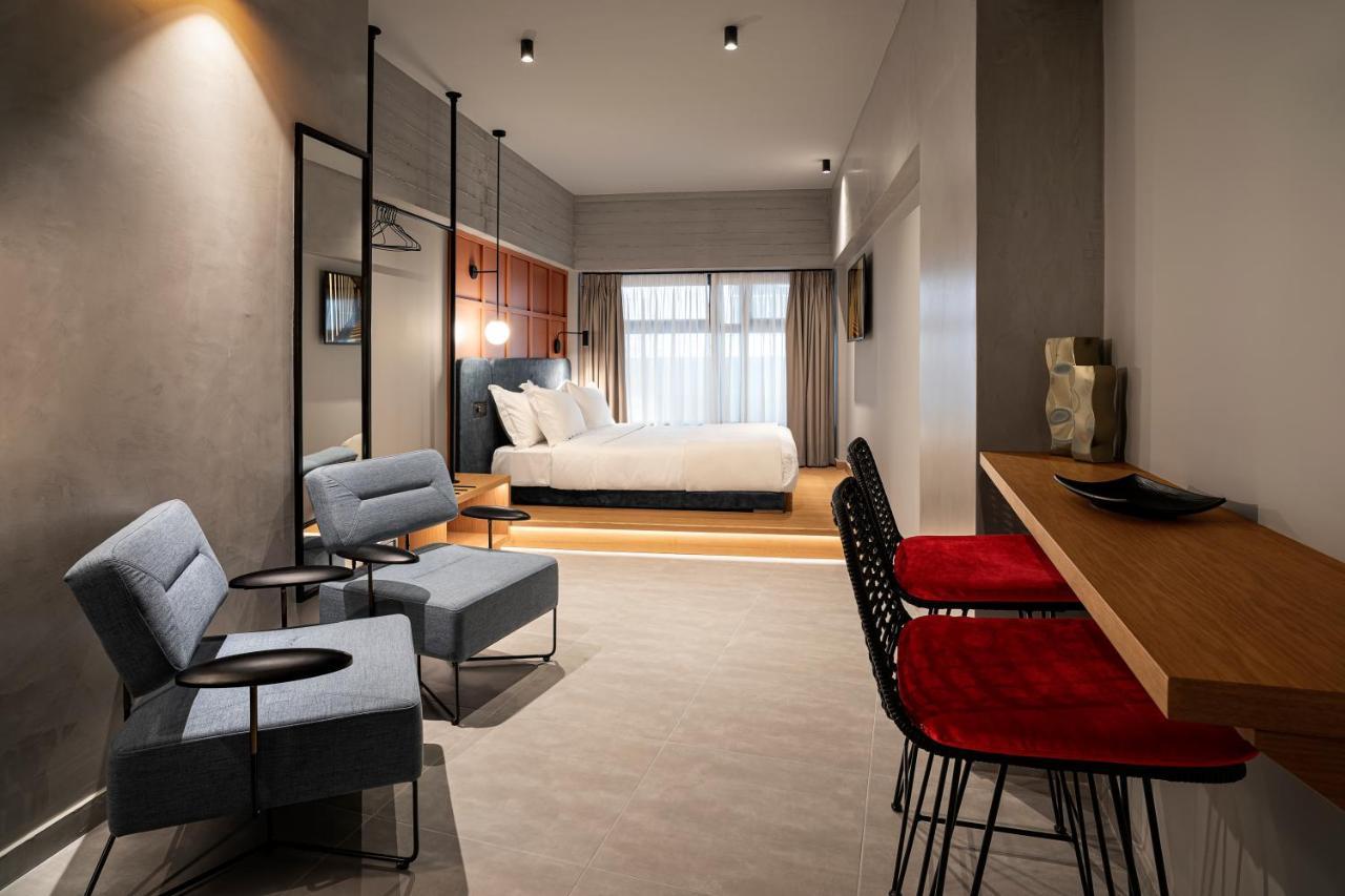 Bob W Akadimia Hotel 4*