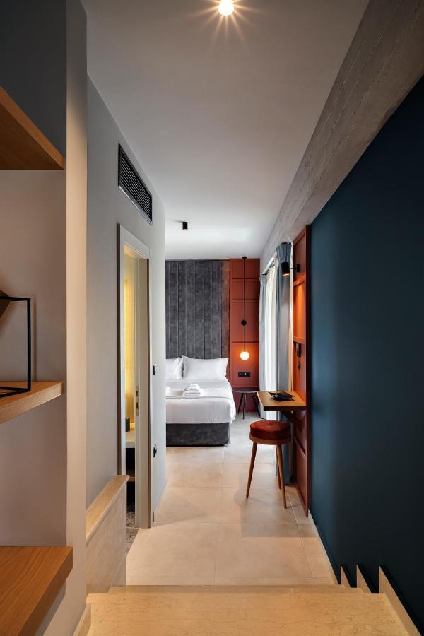 Bob W Akadimia Hotel 4*